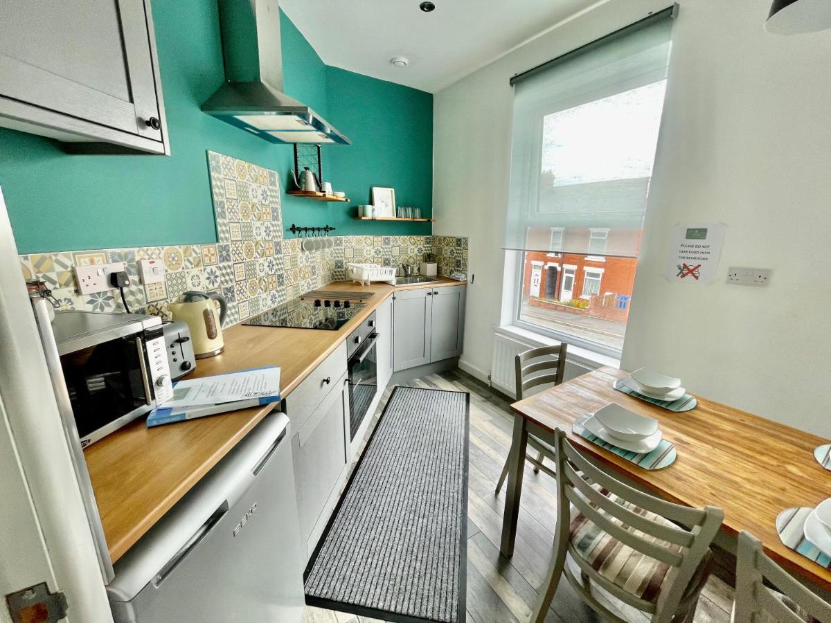 The Corner House - Modern Chesterfield Town Centre Apartments Exterior photo