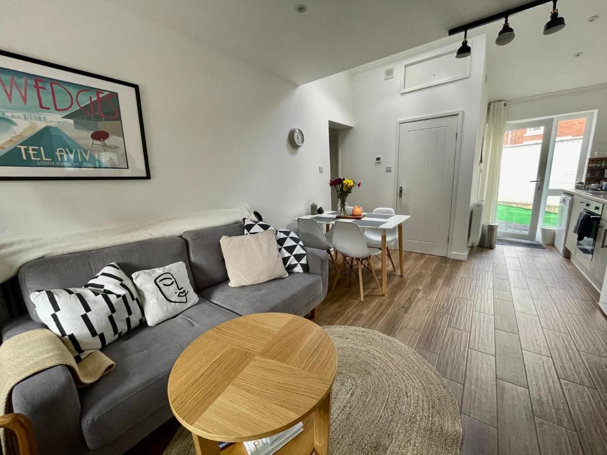 The Corner House - Modern Chesterfield Town Centre Apartments Exterior photo